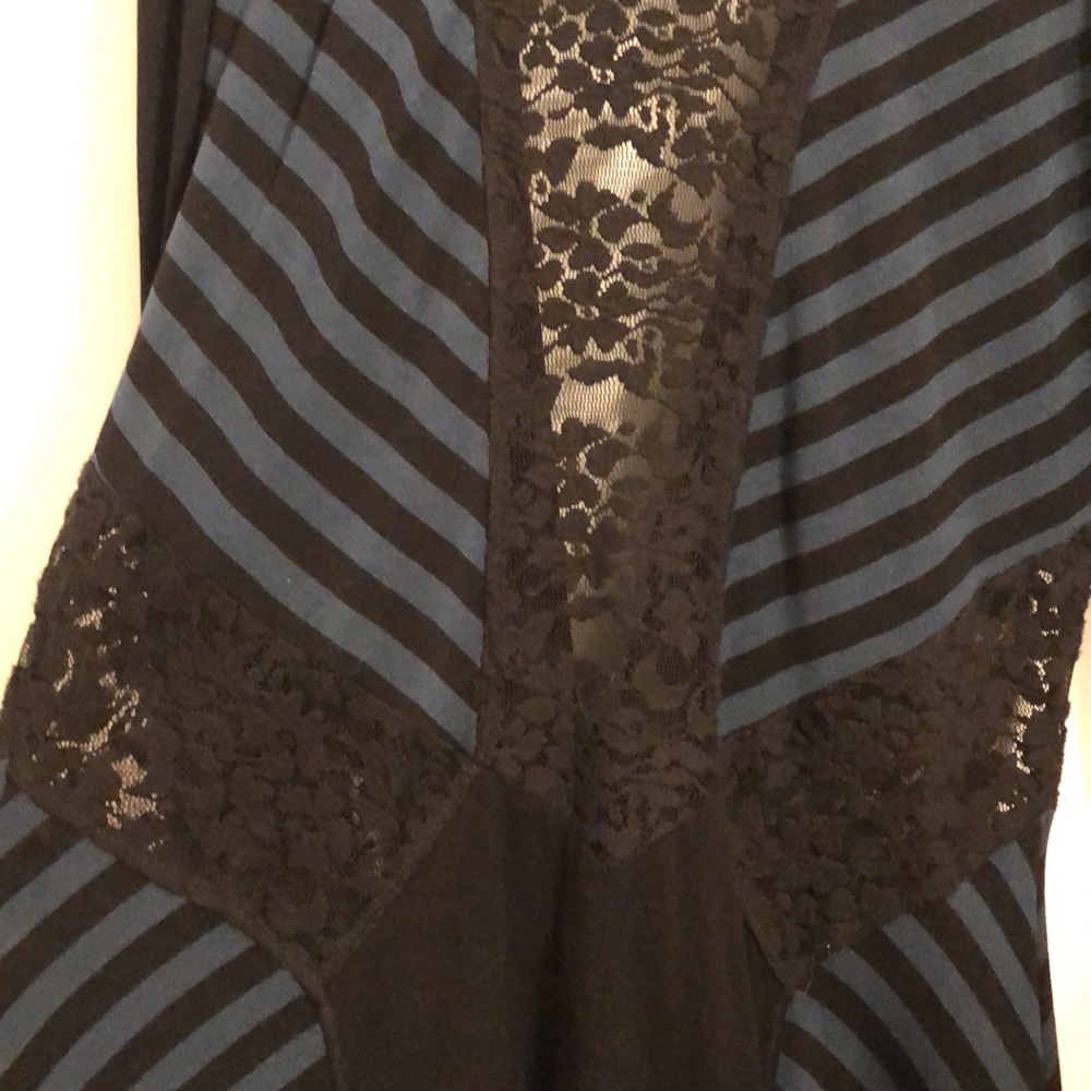 Lace Inset Wrap Long Top - Picture 5 of 6